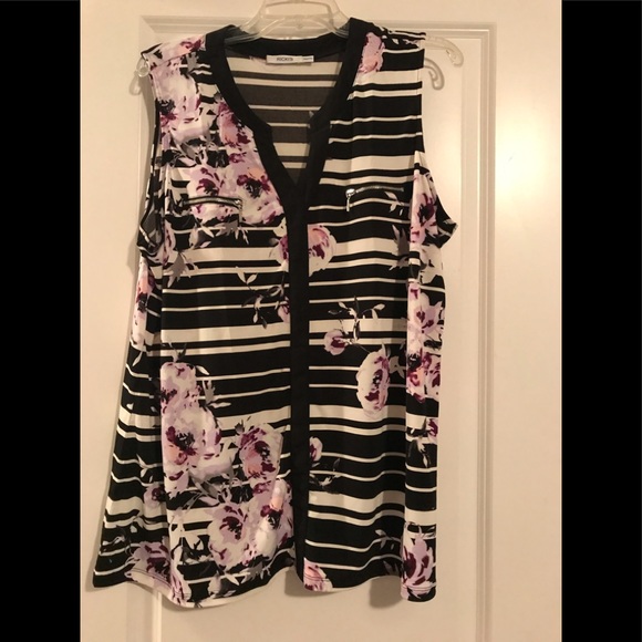 Ladies Sleeveless Blouse - Picture 1 of 2